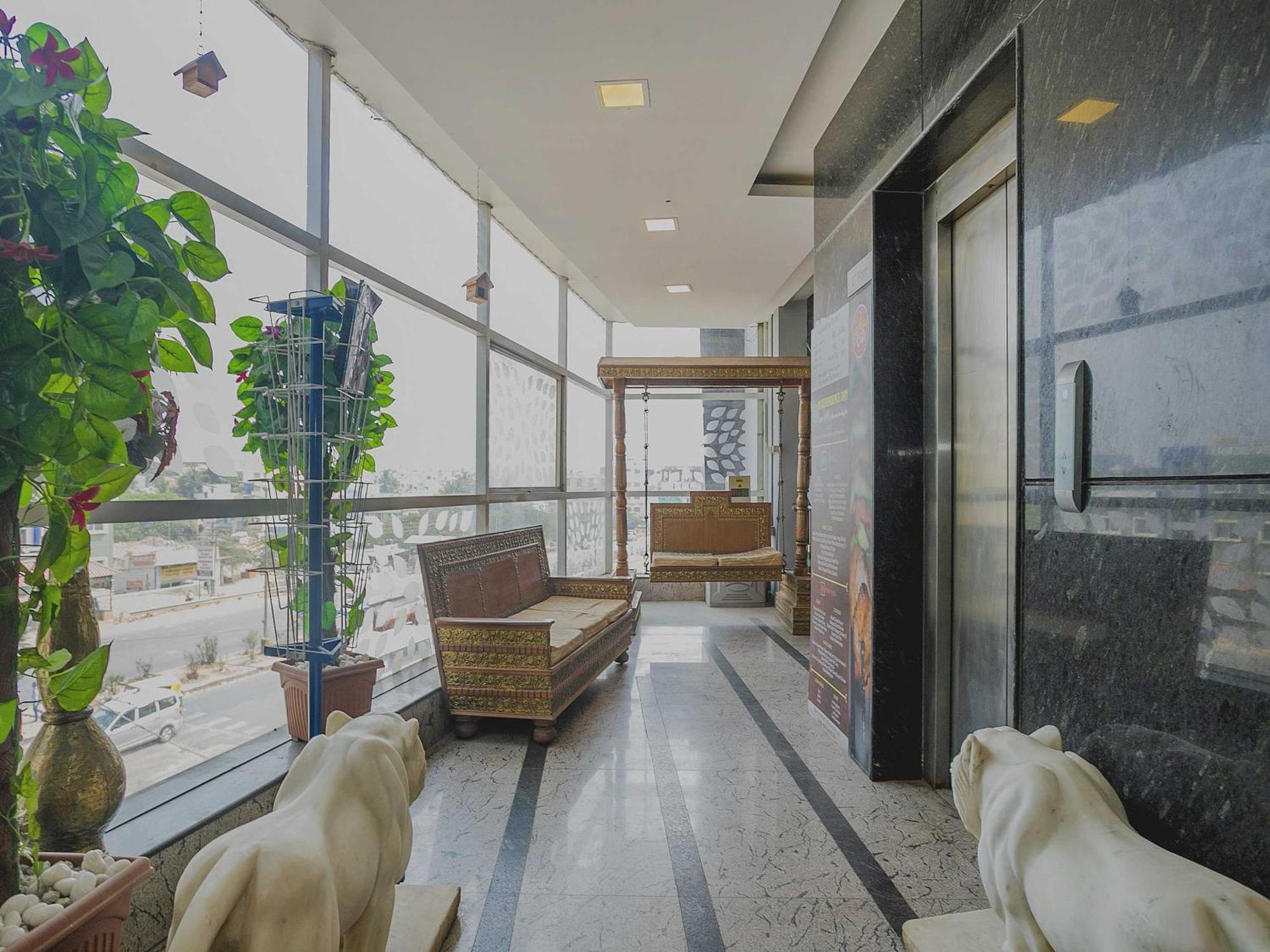 Super Collection O Indian Suites Near Sitara Restaurant Bangalore Exterior photo